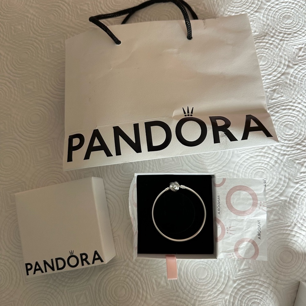 Brand new size 17 $88 Pandora Silver Charm Bracelet Heart Clasp